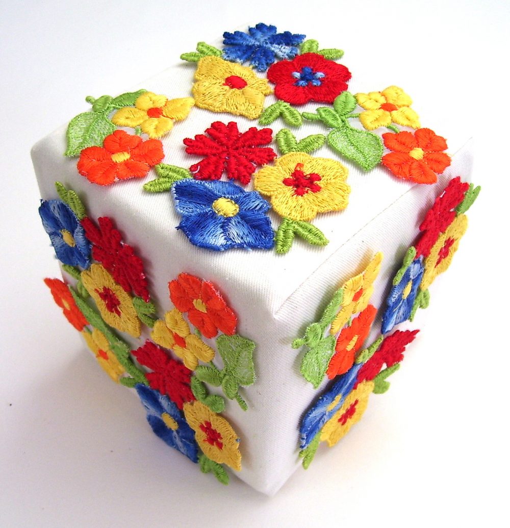 Bloemen-kubus, kubus met bloemen van katoen, zelfgemaakt cadeau, zelf maken, Keepingtouch, in contact blijven met mooie momenten