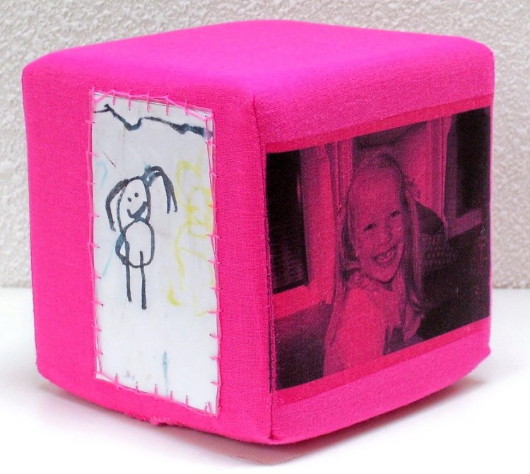 Fotokubus-kinderjaren, eerste tekening koppoter, fotokubus van katoen, Keepingtouch, in contact blijven met mooie momenten