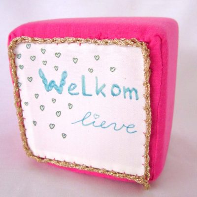 Geboortekubus-roze-goud, handgemaakt uniek geboortecadeau, leuk persoonlijk kraamgeschenk met naam, baby kado, geboorte, Keepingtouch