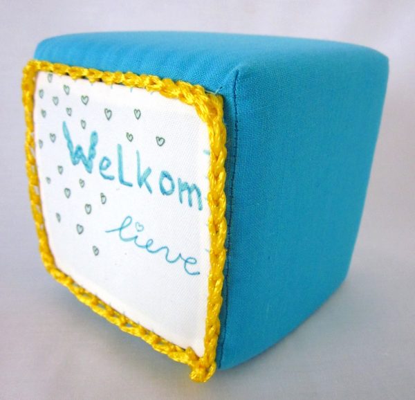 Geboortekubus-turquoise-geel, handgemaakt uniek geboortecadeau, leuk persoonlijk kraamgeschenk met naam, baby kado, geboorte, Keepingtouch