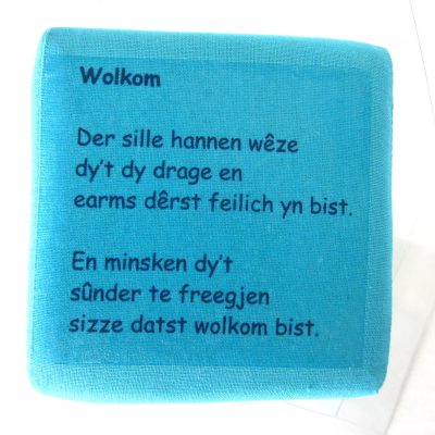 Geboortekubus-turquoise-tekst, Friese welkom tekst voor baby, handgemaakt uniek geboortecadeau, leuk persoonlijk kraamgeschenk met naam, kado baby, geboorte Keepingtouch