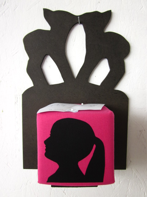 Silhouet kubus roze, Silhouet kubus, silhouet knippen, knipkunst, knip en ontwerp een silhouet kubus als interieur decoratie voor in huis, Keepingtouch